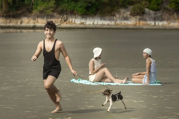 Éramos Seis reproduz praias de Santos em 1940