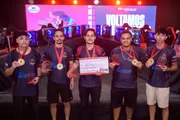 Premiação do torneio de Counter-Strike PCA equipe Terror BSB conquistou o 1º lugar na competição. Ao centro, o capitão Guilherme Borges segura o cheque da premiação
