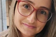Jeane foi esfaqueada sete vezes após ir à churrasco em comemoração a aniversário do filho mais velho. Jeane foi esfaqueada sete vezes após ir à churrasco em comemoração a aniversário do filho mais velho.