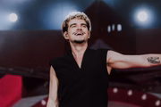 O artista entrou em recesso por tempo indeterminado na carreira após o encerramento da SuperTurnê para se reabastecer sob o prisma musical e também pessoal