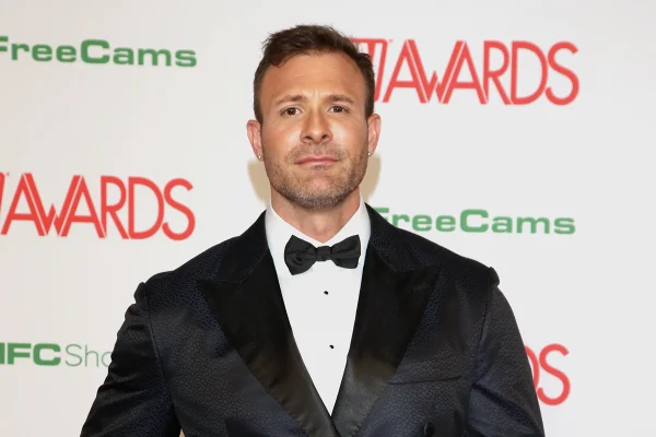 Austin Wolf, nome artístico de Justin Heath Smith, comparece ao Adult Video News Awards de 2023