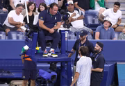 O tenista russo discutiu com o árbitro durante o jogo