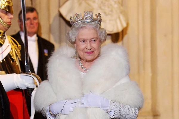 Luxo! Saiba quanto a rainha Elizabeth gasta nas compras de Natal