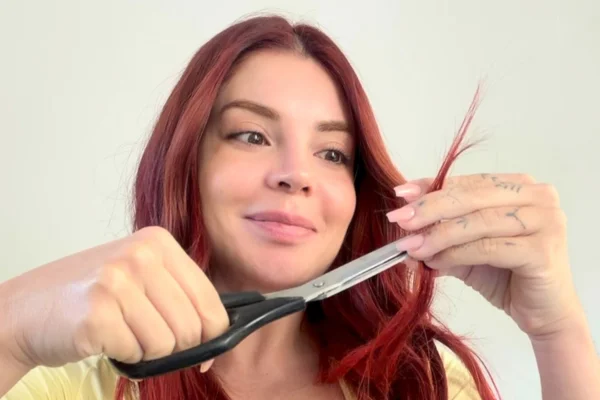 Vídeo de Gkay cortando o cabelo chama atenção dos fãs