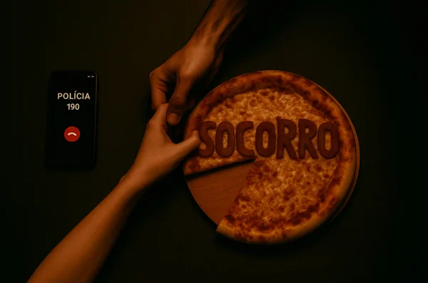 Pizza, remédio e açaí: sutis códigos de violência que chegam pelo 190