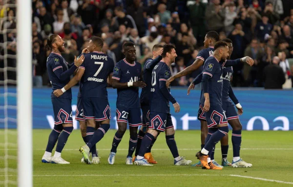 Campeão, PSG entra em campo contra o Strasbourg