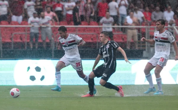Clássico entre São Paulo e Corinthians no Paulista