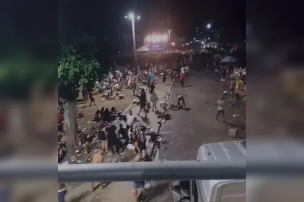 Vídeo: tiroteio no Carnaval deixa criança e mulher mortas e 13 feridos