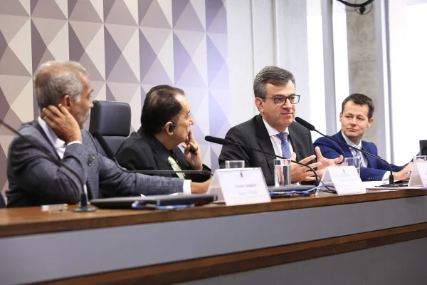 Senadores Romário, Jorge Kajuru; e os promotores Cyro Terra Peres e Fernando Cesconetto