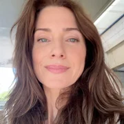 Leticia Spiller posa nos bastidores da TV Globo Leticia Spiller posa nos bastidores da TV Globo