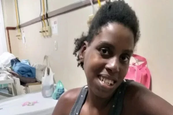 Mulher morre em troca de tiros entre facções e corpo é jogado em valão