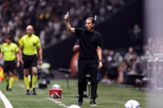Filipe Luis inscreve jogadores para mata-mata da Libertadores