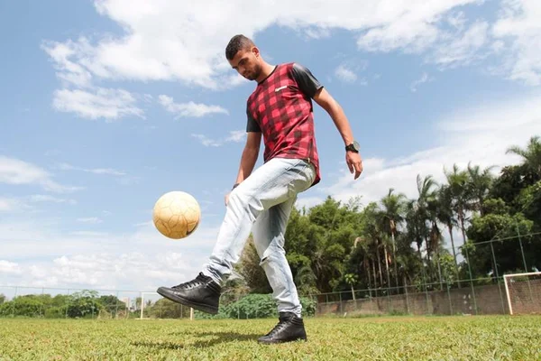 De férias em Brasília, zagueiro Lucão, do São Paulo, quer jogar nas Olimpíadas. “Será um privilégio enorme”