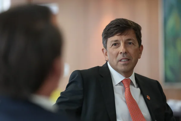 João Amôedo conta em livro sua trajetória política