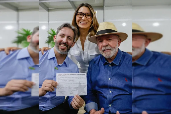 Com Lula e Janja, Leandro Grass filia-se ao PT