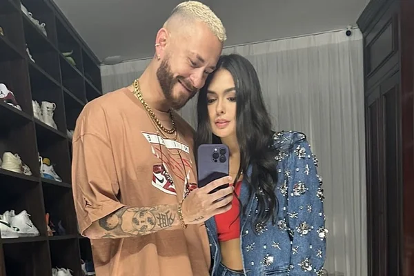 Juntinhos! Larissa Santos prestigia aniversário de Fred Desimpedidos