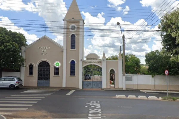 Imagem colorida de Fachada de Cemitério em Bebedouro, no interior de São Paulo - Metrópoles