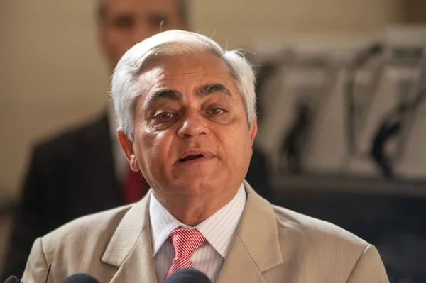 Presidente do TRE-DF, Roberval Belinati, ao lacrar urnas: “Exemplo de segurança”