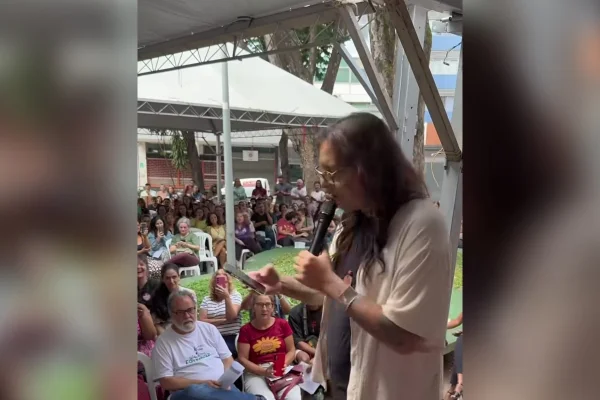 Duda Salabert participa de greve da educação municipal em BH