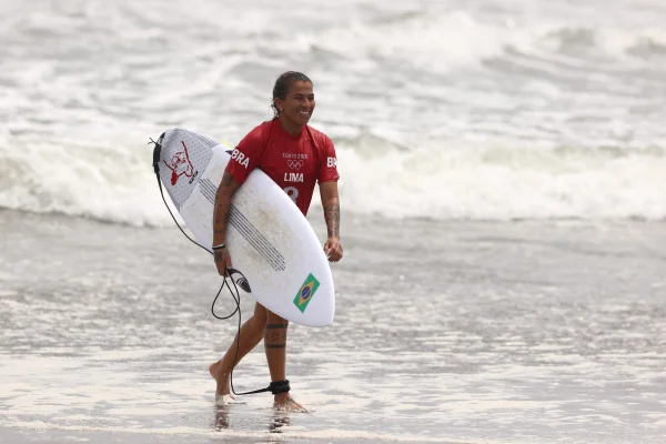 Silvana Lima se emociona após queda: “Falavam que surfista era vagabundo”