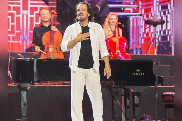 Cantor grego Yanni