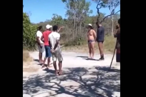 Kalungas denunciam invasão de turistas em território quilombola na Chapada