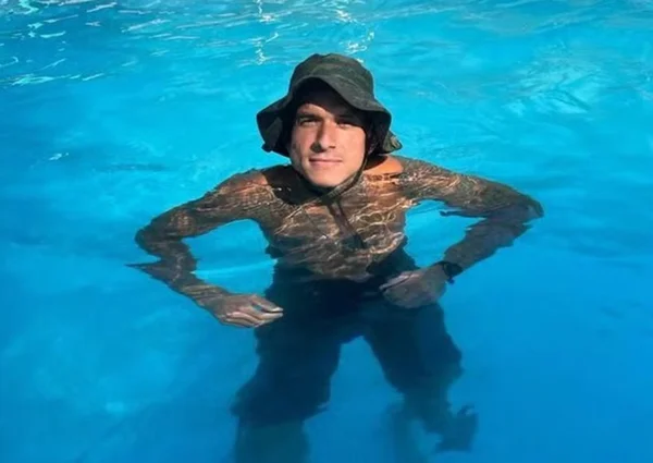 Foto colorida de militar da marinha que morreu afogado em piscina - Metrópoles