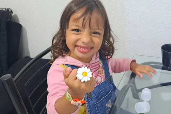 Mãe e padrasto confessam o assassinato da menina de 5 anos. Poder Judiciário acatou o pedido de prisão temporária dos investigados - Metrópoles
