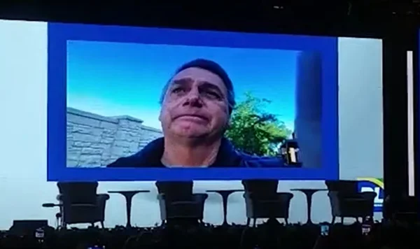 Vídeo. Bolsonaro se emociona em evento do PL Mulher: “Gostaria de estar presente”