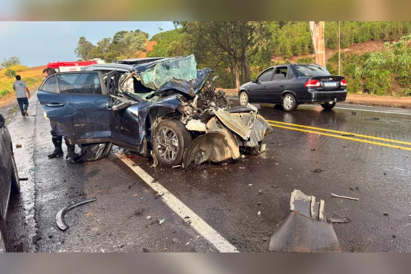 carro destruído após acidente
