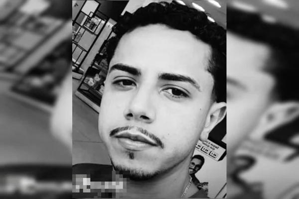Vereador pede justiça após filho ser morto por atirador em BMW