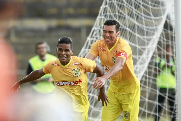 De volta à Boca do Jacaré, Brasiliense goleia na estreia do Candangão