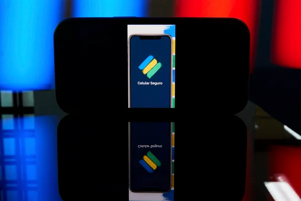 Foto colorida para ilustrar o aplicativo Celular Seguro - metrópoles