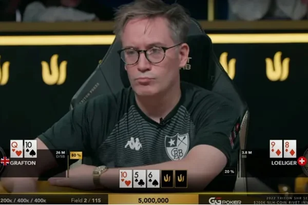 Usando camisa do Botafogo, inglês ganha R$ 28 milhões jogando pôquer