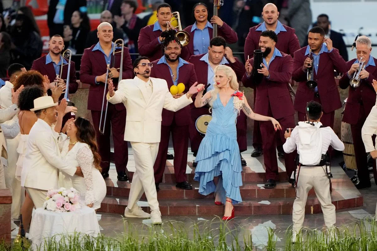Lady Gaga veste etiqueta Luar Lady Gaga veste etiqueta Luar