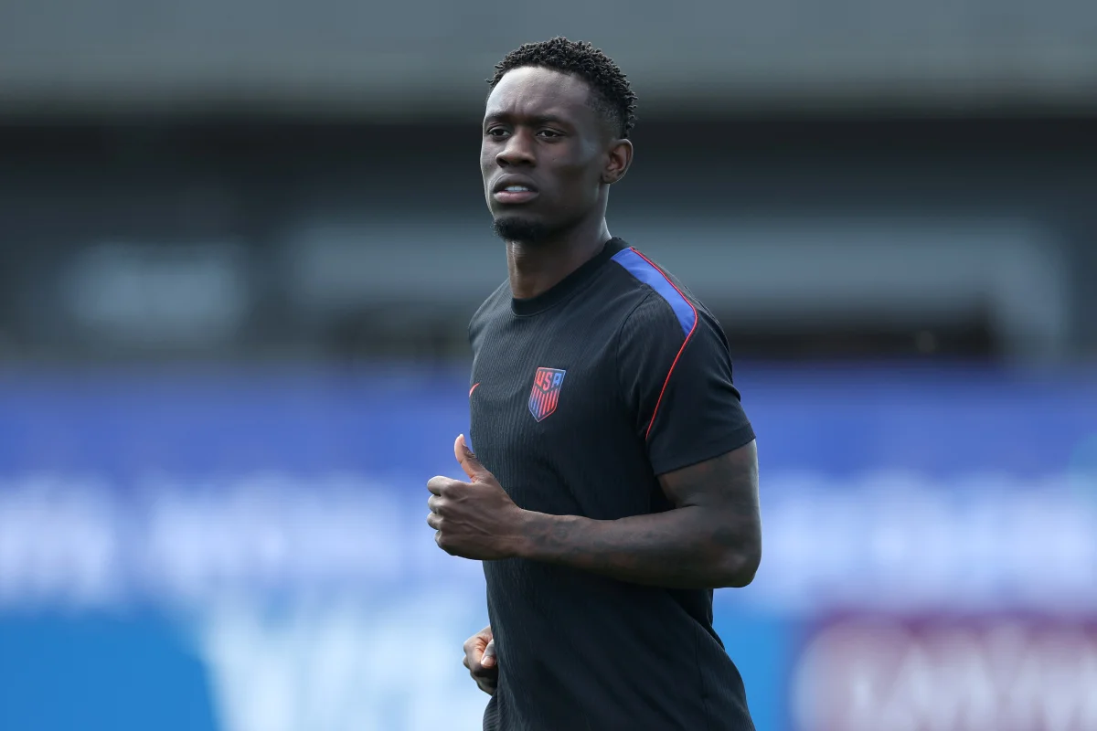 Uefa critica decisões inéditas da Fifa sobre Balogun