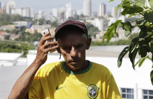 Dado como morto, homem acha filhos e quer recuperar tempo perdido