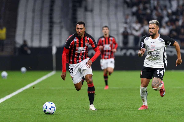 Imagem colorid da partida entre Corinthians e Vitória - Metrópoles