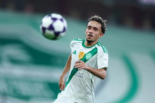 Ex-Flamengo apaga fotos no Al-Ahli e reforça vontade por volta ao Brasil
