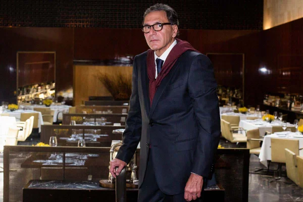 O restaurateur Gero Fasano no salão do restaurante Fasano, em São Paulo