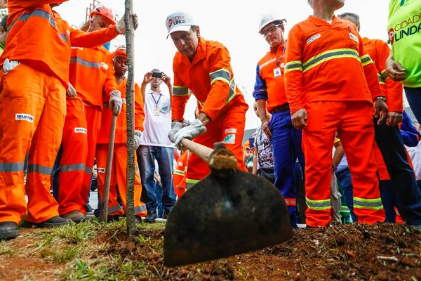 Doria diz que apagará grafites dos “Arcos do Jânio” e alfineta Lula