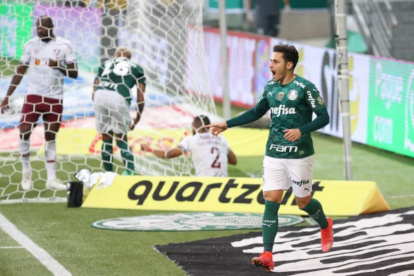 Palmeiras bate Flu, vence a sétima seguida e mantém liderança do Brasileirão