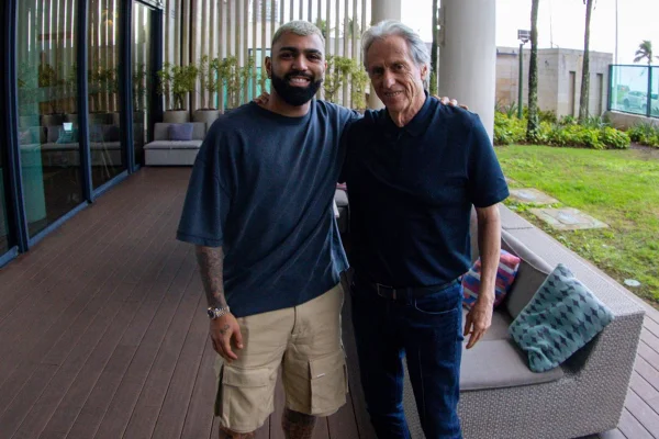 Ídolos do Flamengo, Gabigol e Jorge Jesus se encontram no Brasil; veja