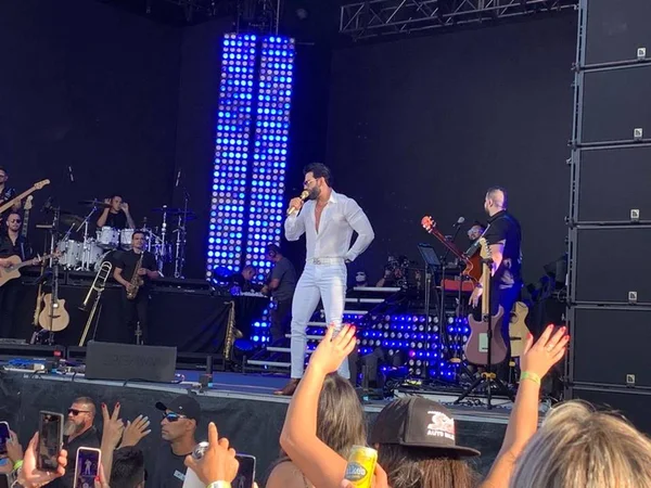 Invasão de palco, 15 mil pessoas e vacina: saiba tudo sobre o último show de Gusttavo Lima nos EUA