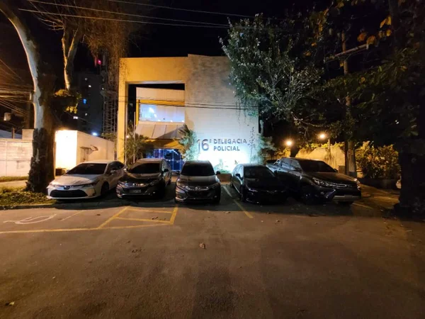 Veículos roubados estavam em estacionamento de centro empresarial