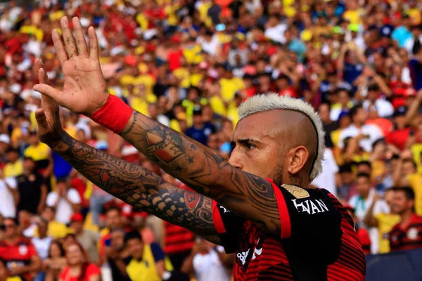 Vídeo: Arturo Vidal explode e “chuta o balde” no banco do Flamengo