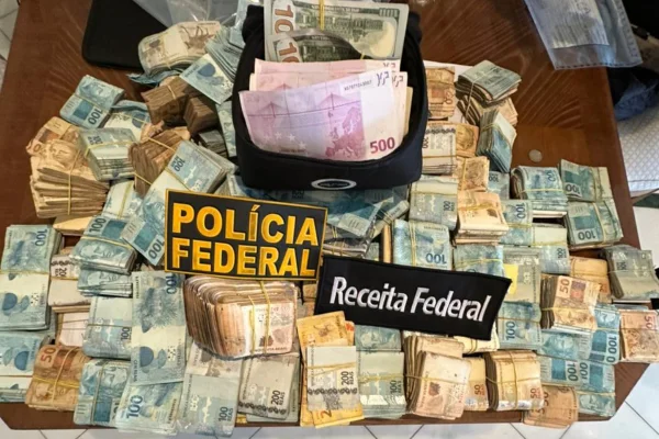 iMAGEM COLORIDA,Dinheiro em espécie apreendido- Metrpoles