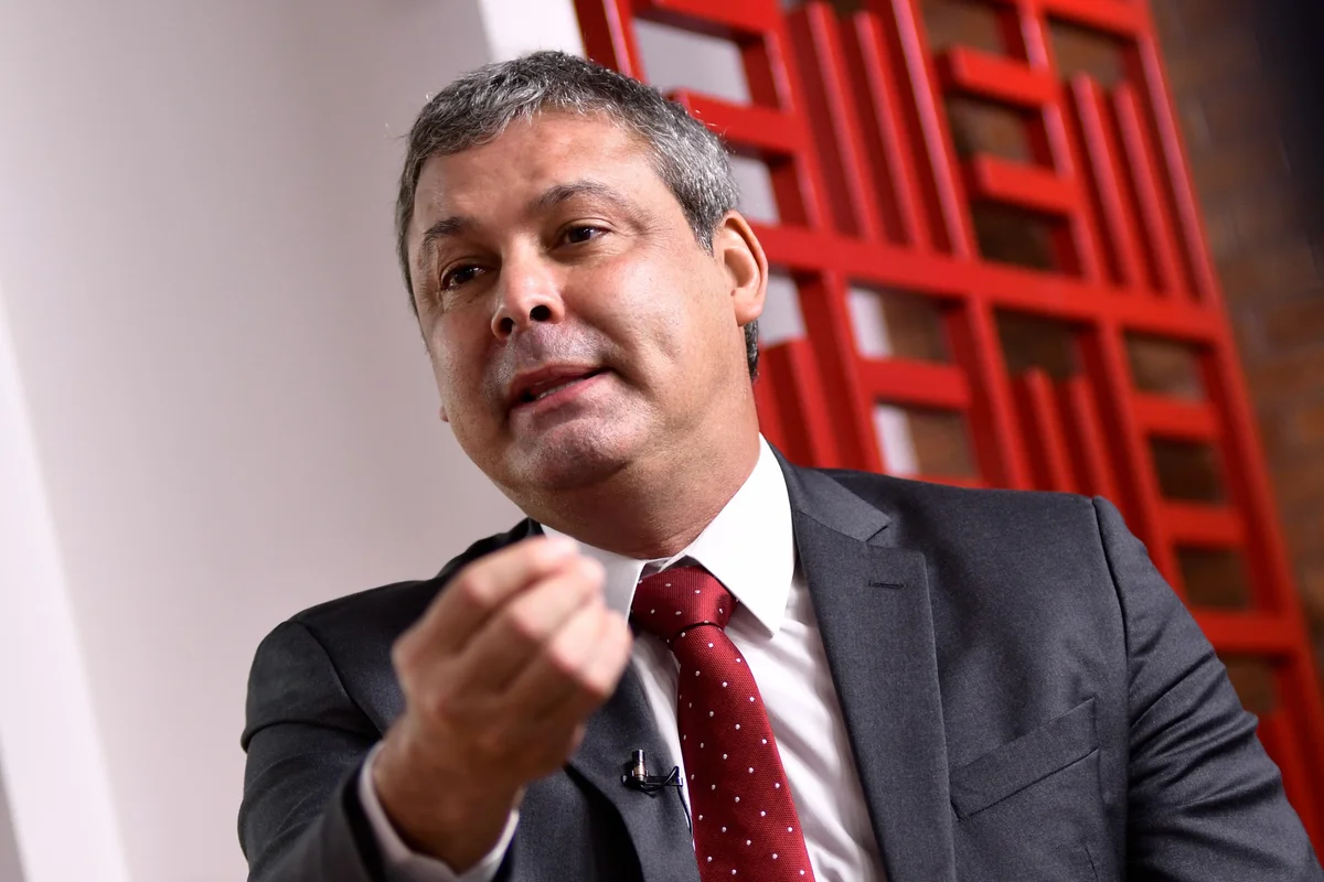 Lindbergh critica convenção de Flávio: "Completamente fracassada"