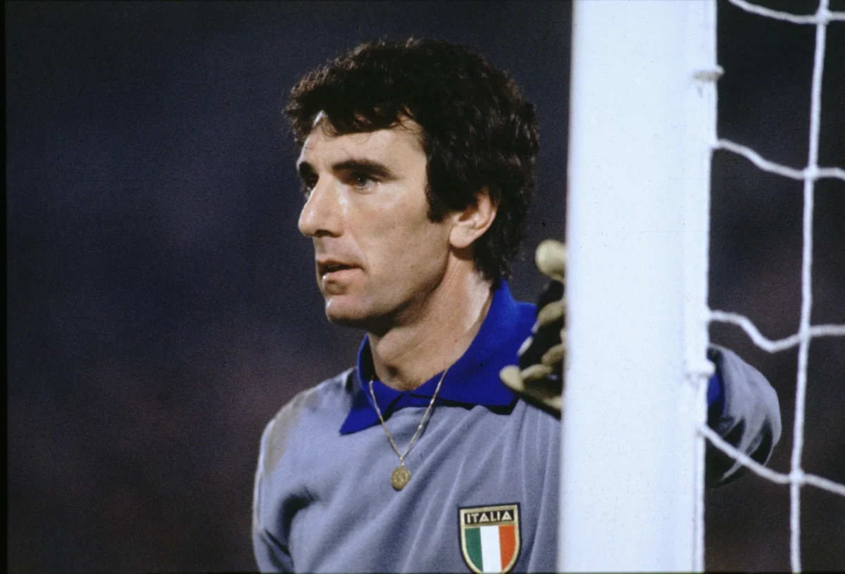 Goleiro da Itália Dino Zoff na Copa de1982 Goleiro da Itália Dino Zoff na Copa de1982