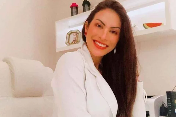 Médica é picada por cobra jararaca enquanto tomava banho de cachoeira
